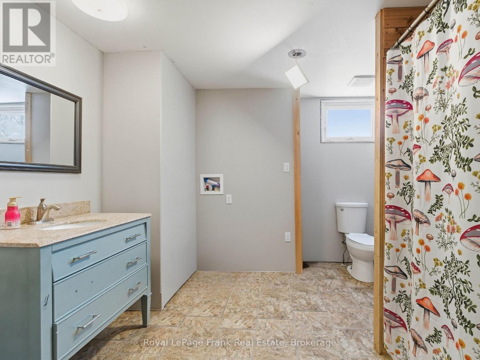 241 Bellevue Drive, Quinte West, ON - Indoor Photo Showing Bathroom