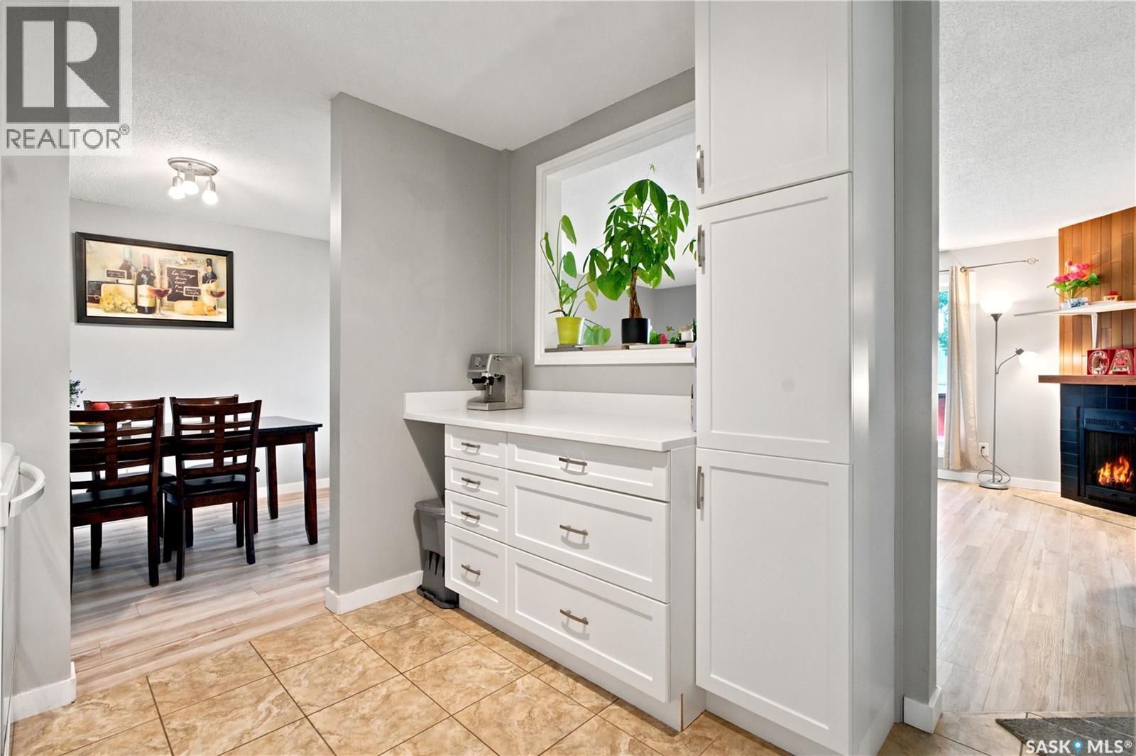 416 425 115Th Street E, Saskatoon, SK - Indoor Photo Showing Other Room With Fireplace