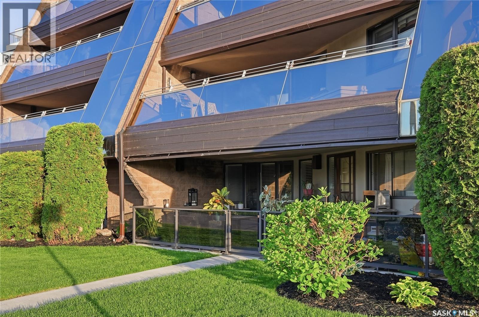 102 222 Saskatchewan Crescent E, Saskatoon, SK - Outdoor With Deck Patio Veranda