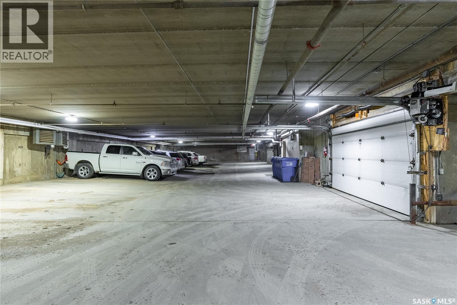 102 222 Saskatchewan Crescent E, Saskatoon, SK - Indoor Photo Showing Garage