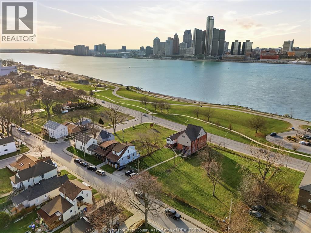 819-829 Riverside Ave, Windsor, ON