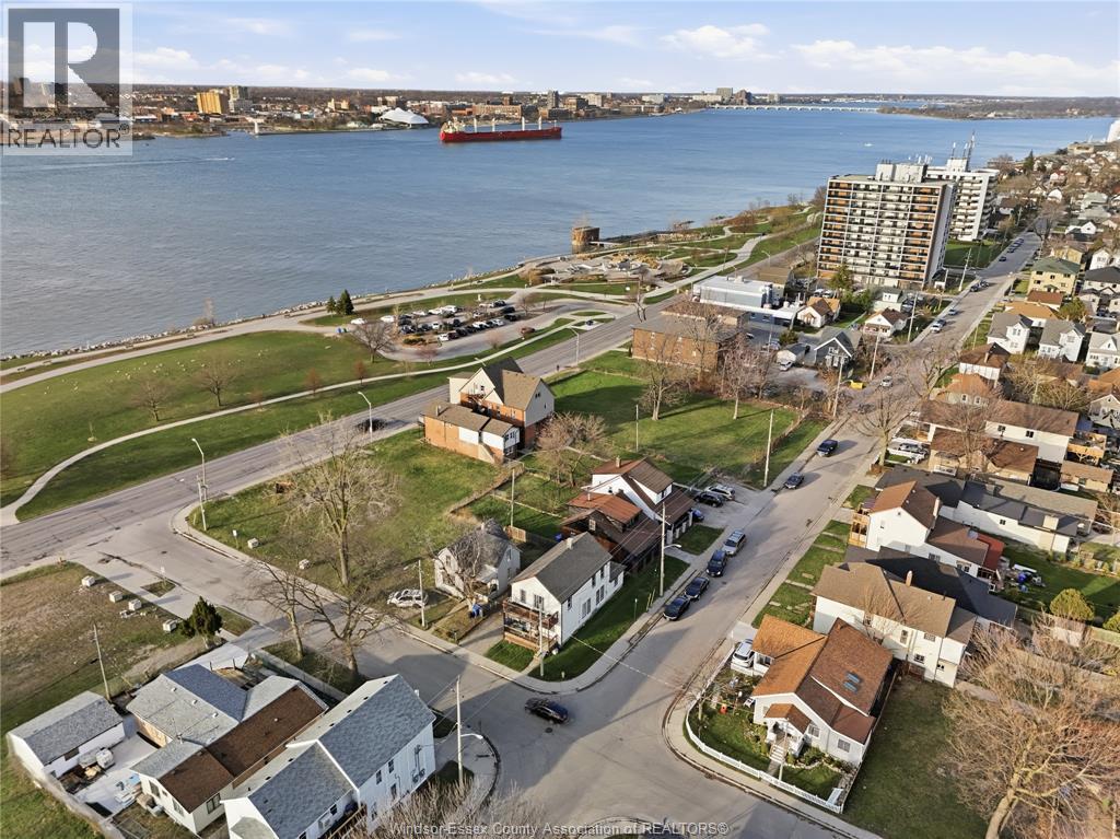 819-829 Riverside Ave, Windsor, ON