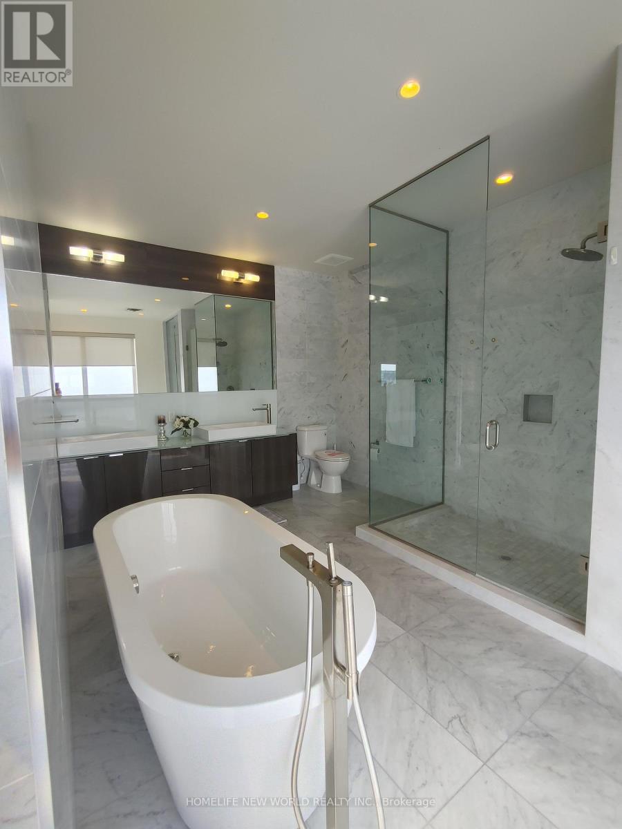 Bathtub in MBR - 4406 - 300 Front Street W, Toronto, ON - Indoor Photo Showing Bathroom