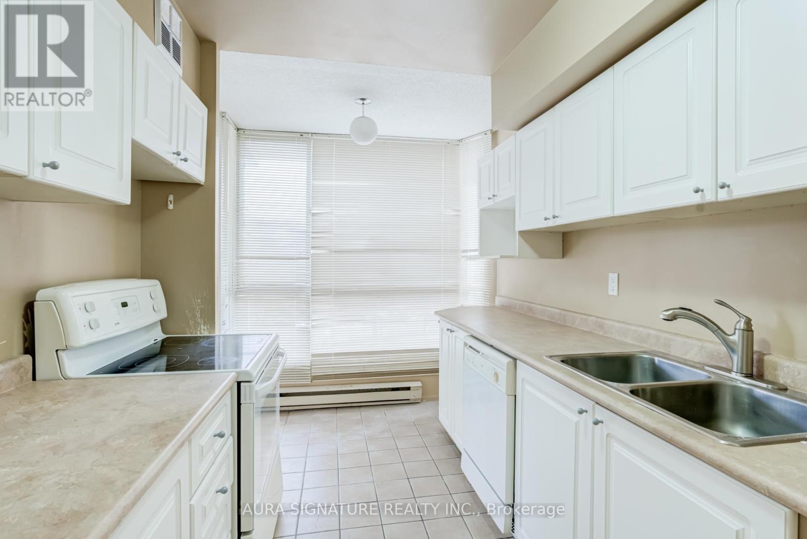 401 - 3077 Weston Road, Toronto, ON - Indoor Photo Showing Kitchen With Double Sink