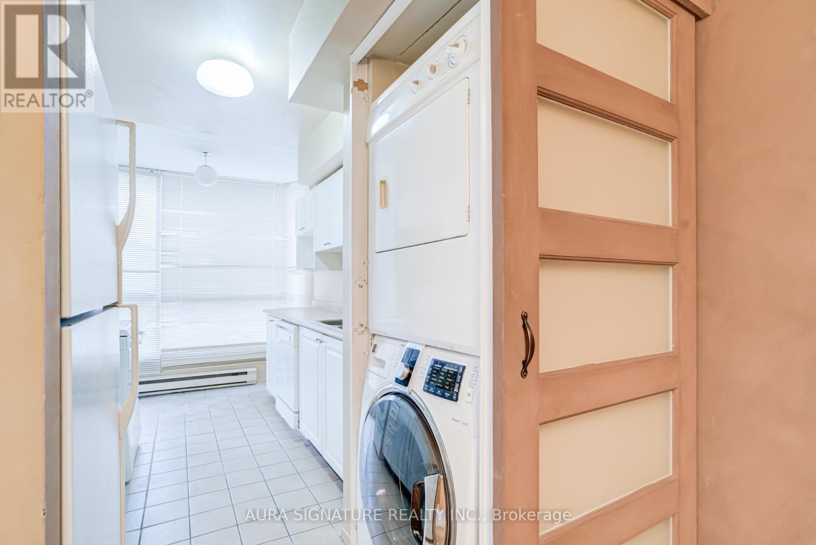 401 - 3077 Weston Road, Toronto, ON - Indoor Photo Showing Laundry Room