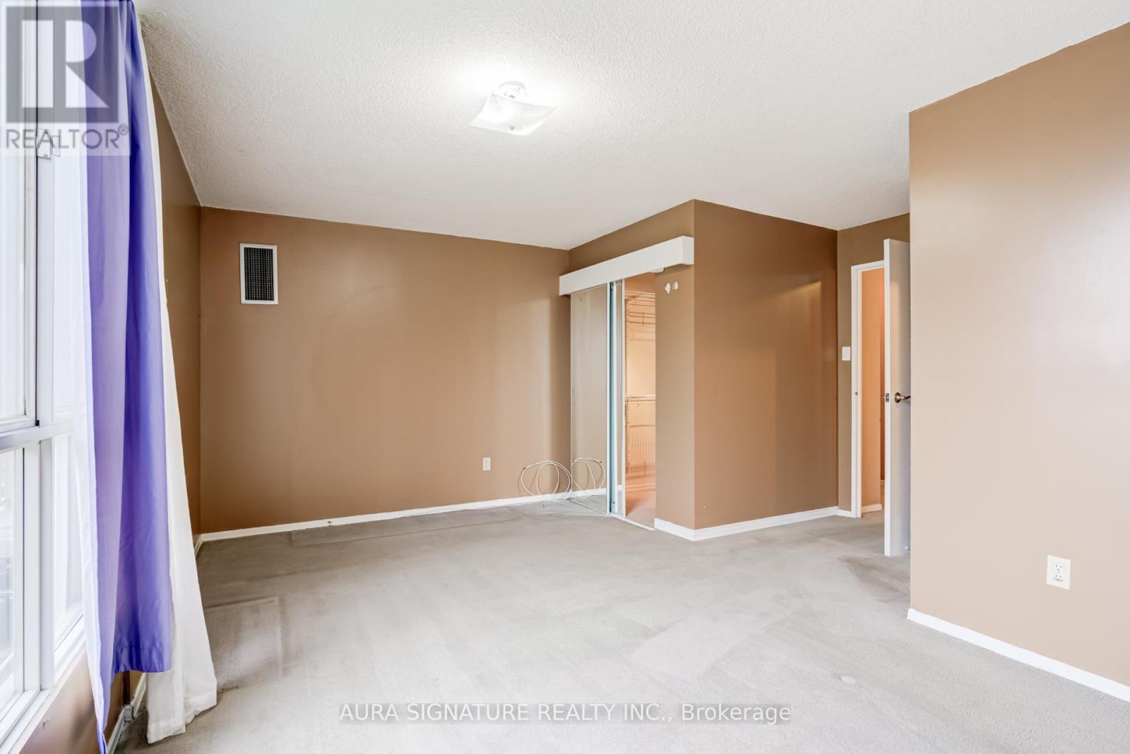 401 - 3077 Weston Road, Toronto, ON - Indoor Photo Showing Other Room