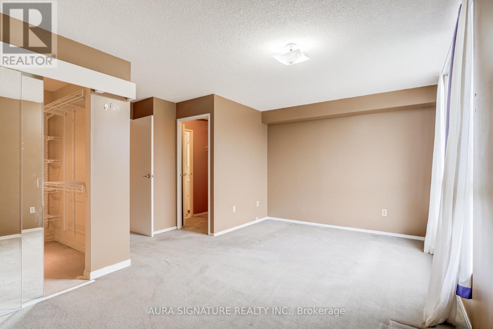 401 - 3077 Weston Road, Toronto, ON - Indoor Photo Showing Other Room