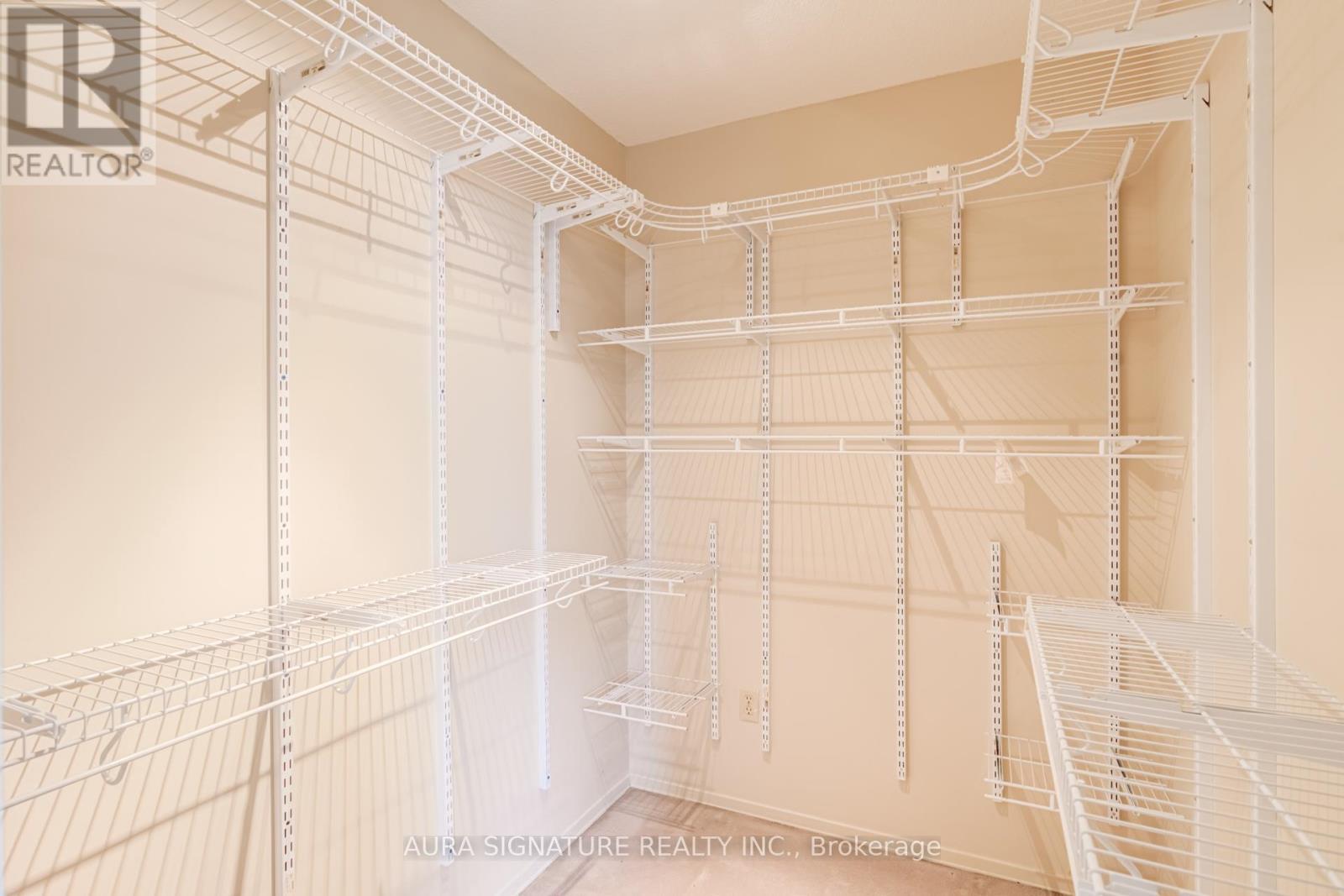 401 - 3077 Weston Road, Toronto, ON - Indoor With Storage