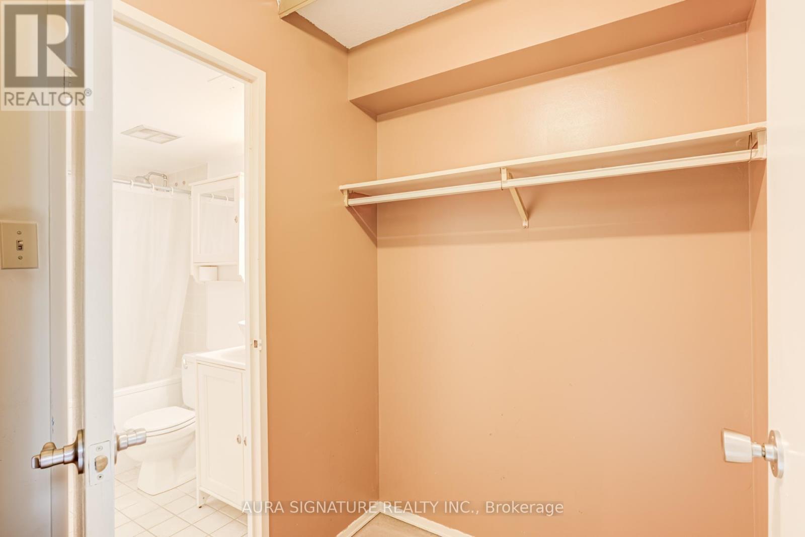 401 - 3077 Weston Road, Toronto, ON - Indoor With Storage