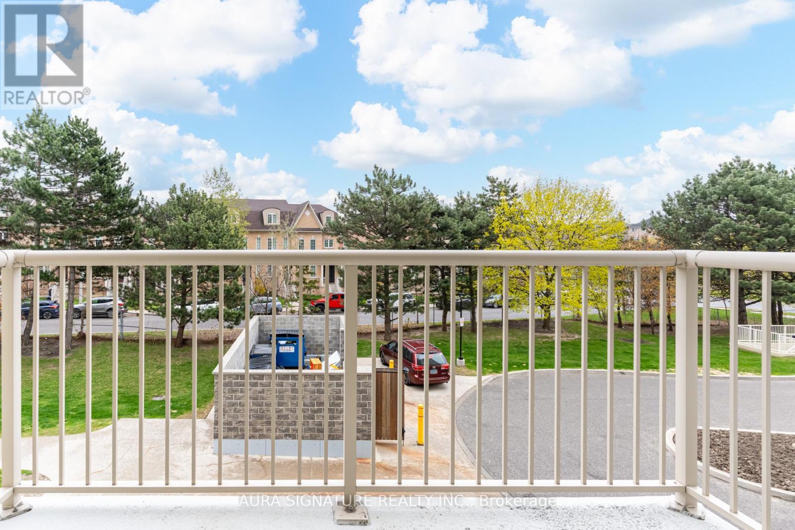 401 - 3077 Weston Road, Toronto, ON - Outdoor