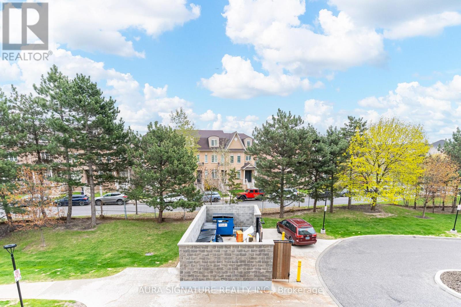 401 - 3077 Weston Road, Toronto, ON - Outdoor