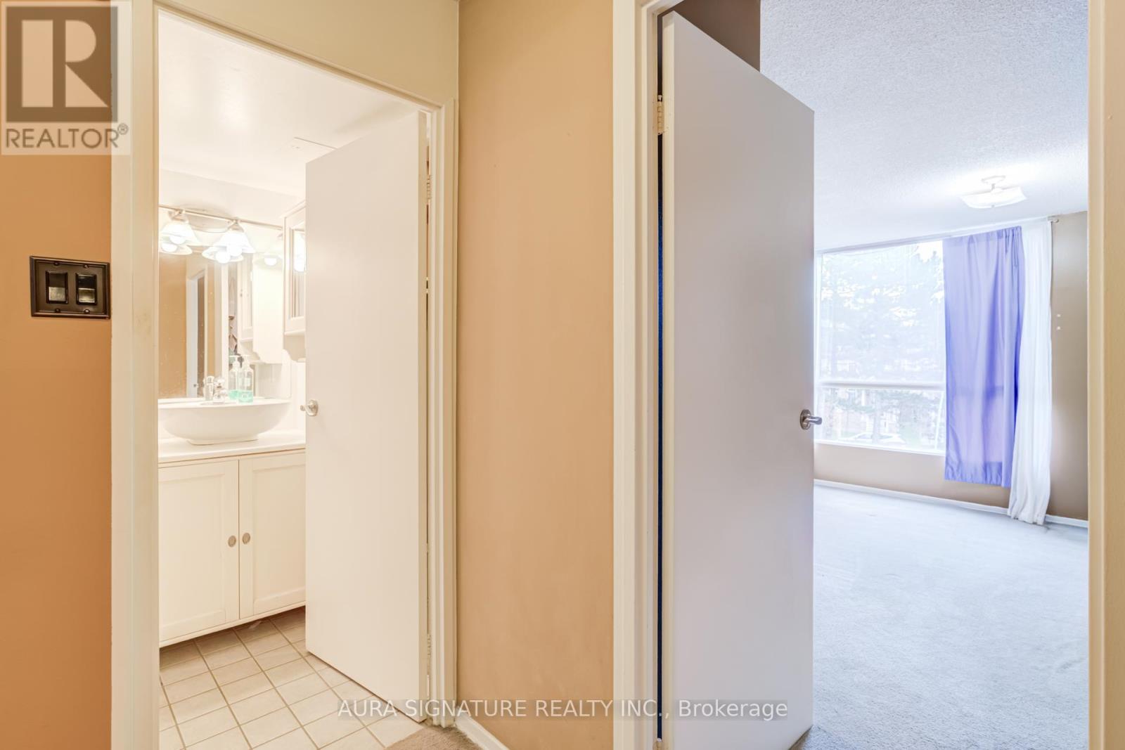 401 - 3077 Weston Road, Toronto, ON - Indoor