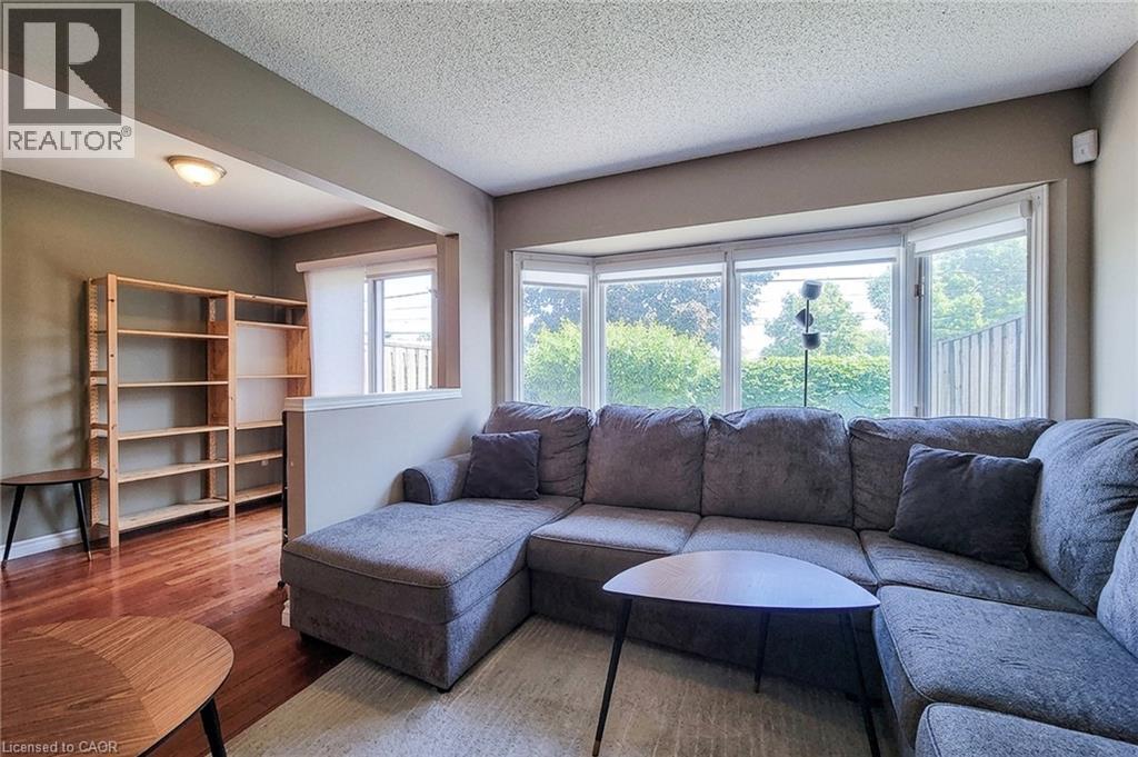 502 Barton Street Unit# 50, Stoney Creek, ON - Indoor Photo Showing Living Room