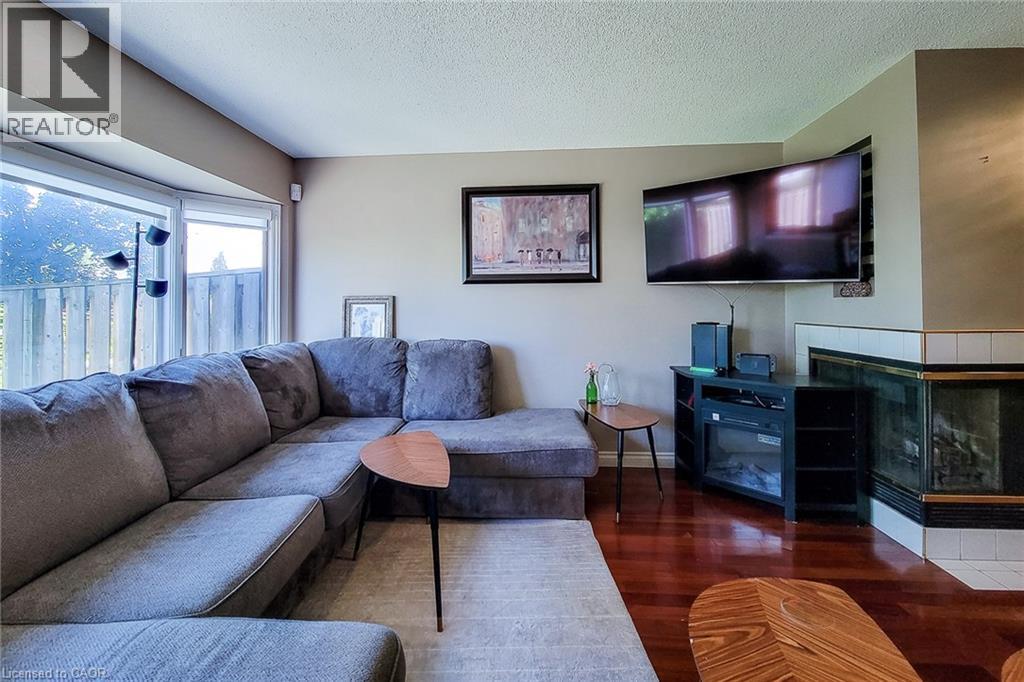 502 Barton Street Unit# 50, Stoney Creek, ON - Indoor Photo Showing Living Room