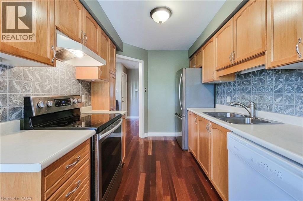 502 Barton Street Unit# 50, Stoney Creek, ON - Indoor Photo Showing Kitchen With Double Sink