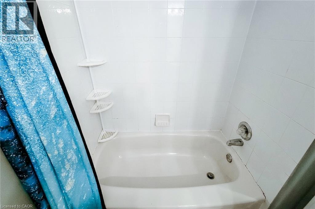 502 Barton Street Unit# 50, Stoney Creek, ON - Indoor Photo Showing Bathroom