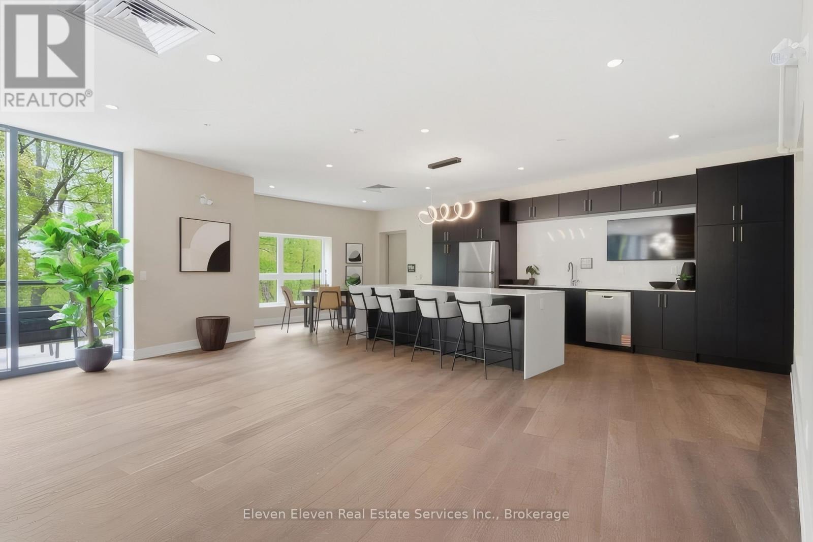 422 - 1100 Lackner Place, Kitchener, ON - Indoor Photo Showing Kitchen With Upgraded Kitchen