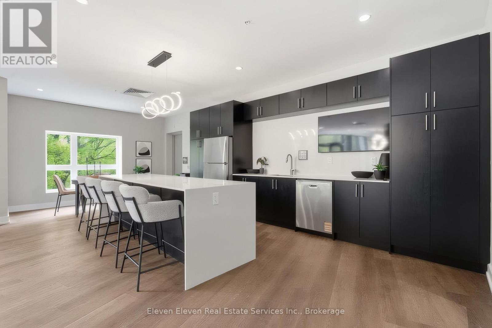 422 - 1100 Lackner Place, Kitchener, ON - Indoor Photo Showing Kitchen With Upgraded Kitchen