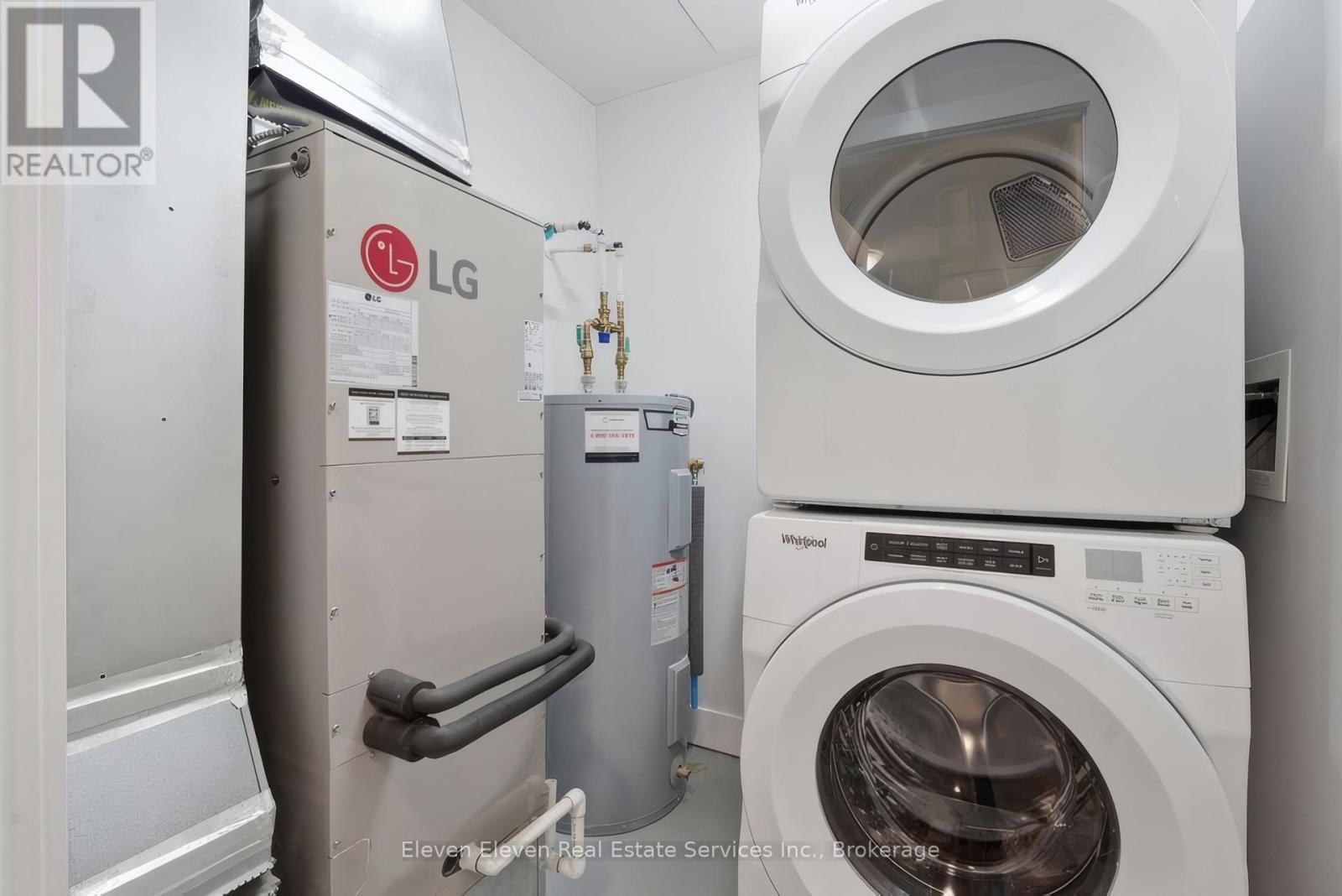 422 - 1100 Lackner Place, Kitchener, ON - Indoor Photo Showing Laundry Room