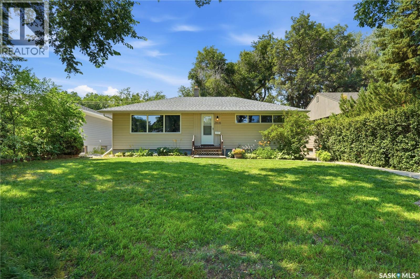 2816 Queen Street, Regina, SK - Outdoor