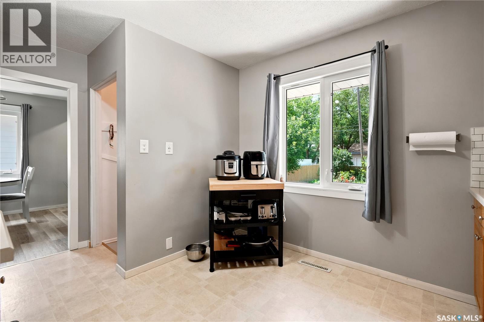 2816 Queen Street, Regina, SK - Indoor