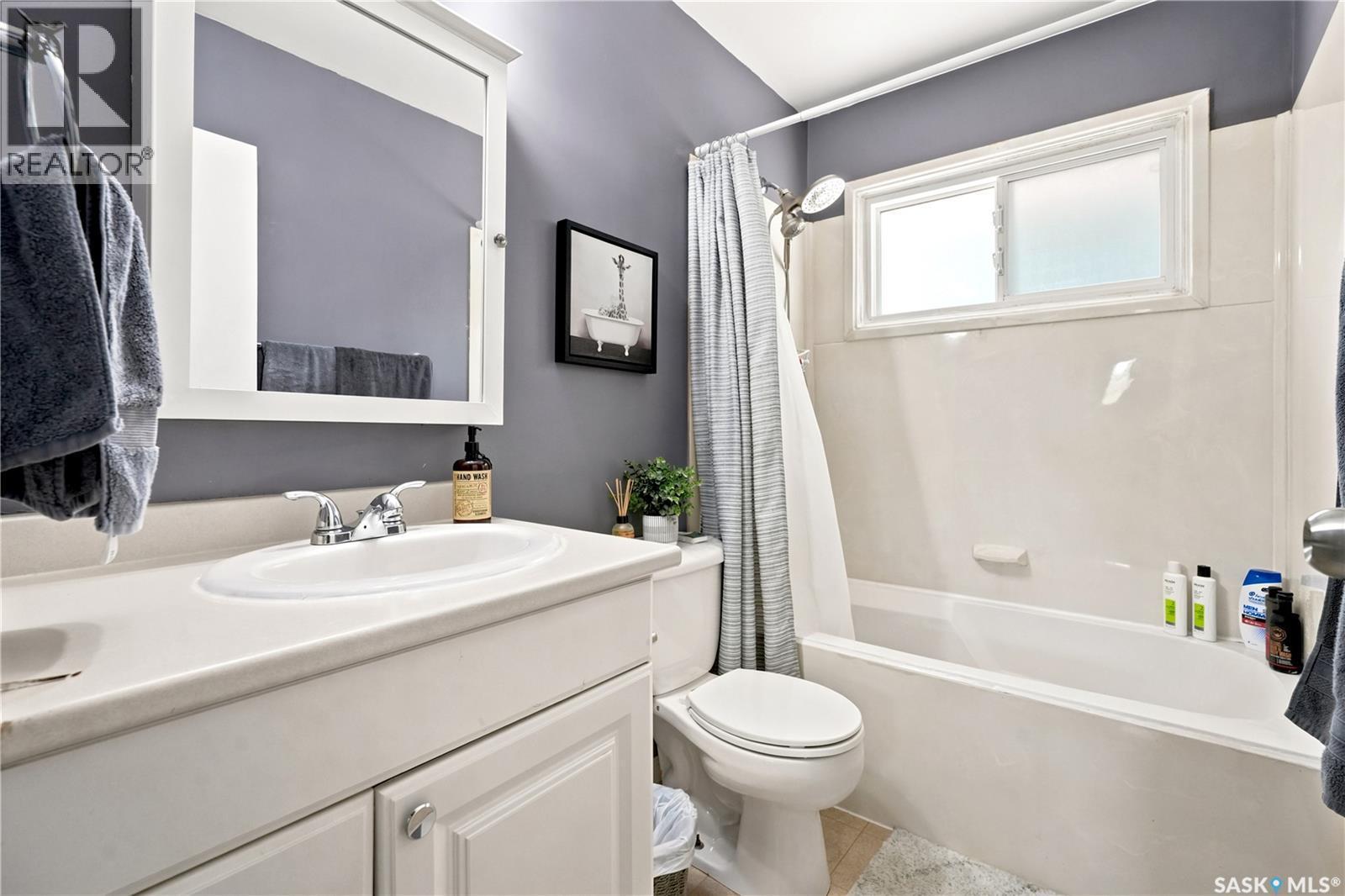 2816 Queen Street, Regina, SK - Indoor Photo Showing Bathroom