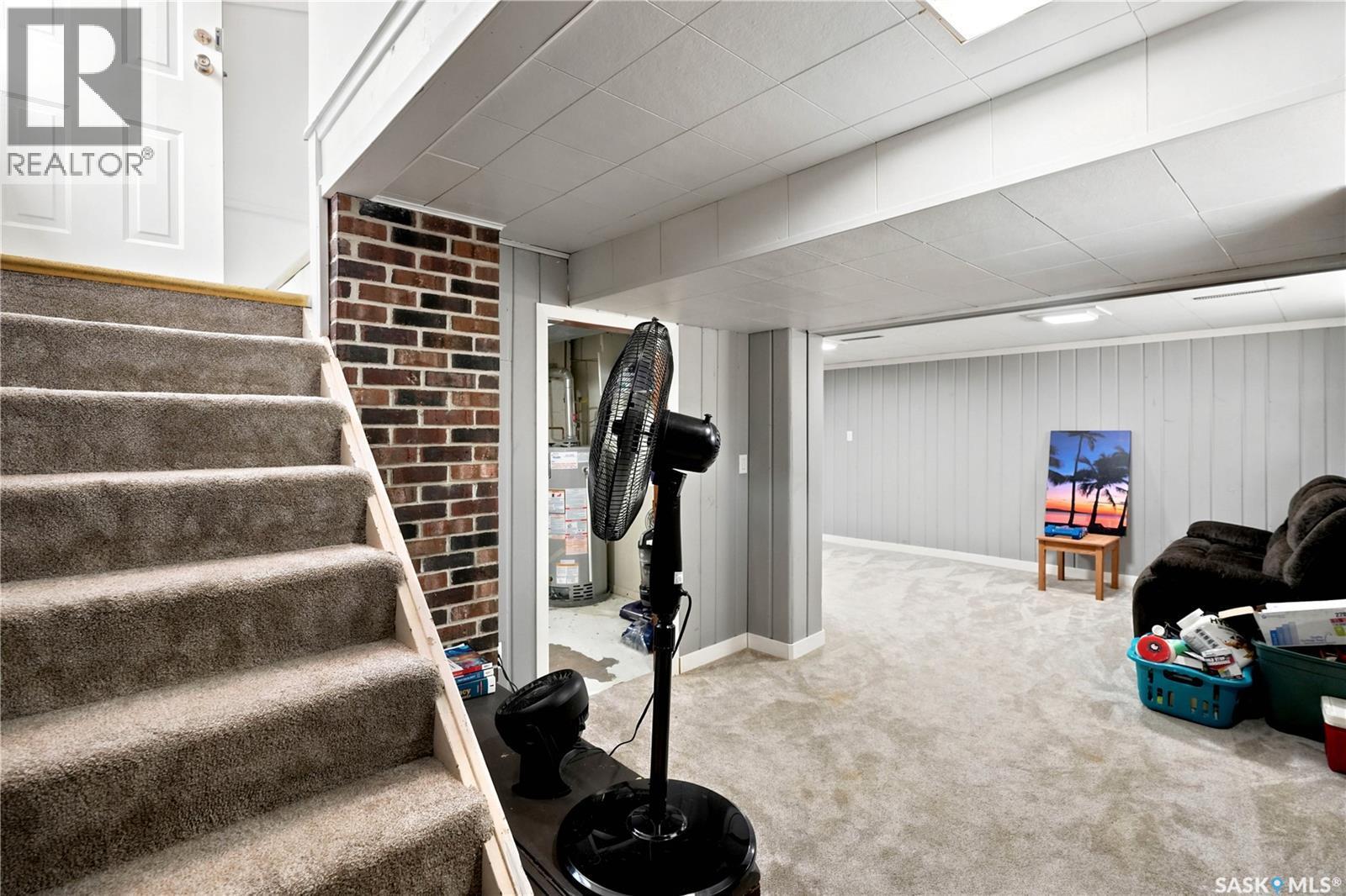 2816 Queen Street, Regina, SK - Indoor
