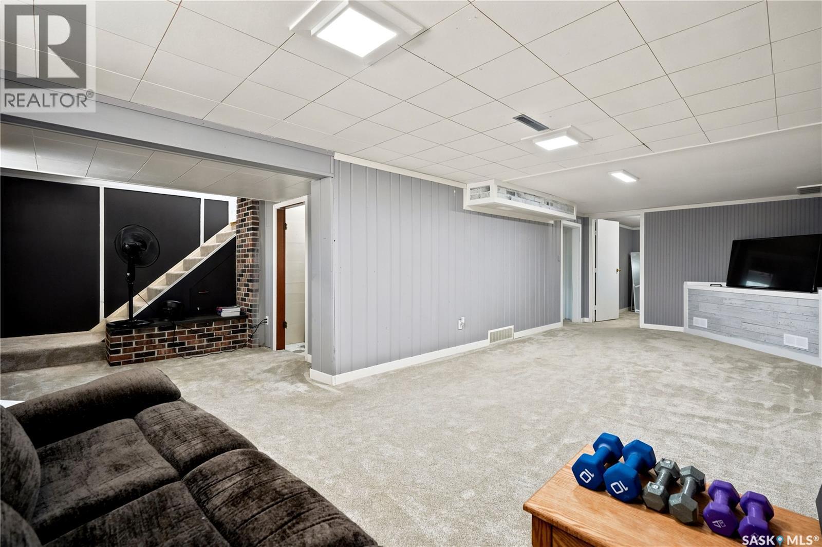 2816 Queen Street, Regina, SK - Indoor