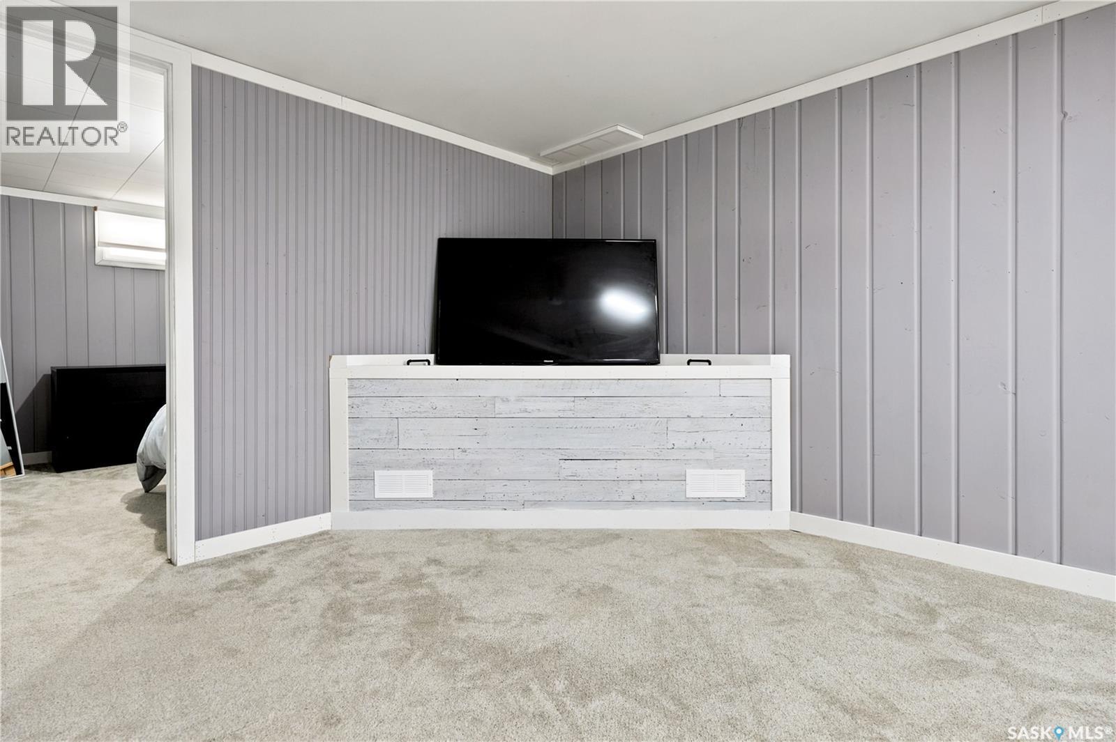 2816 Queen Street, Regina, SK - Indoor