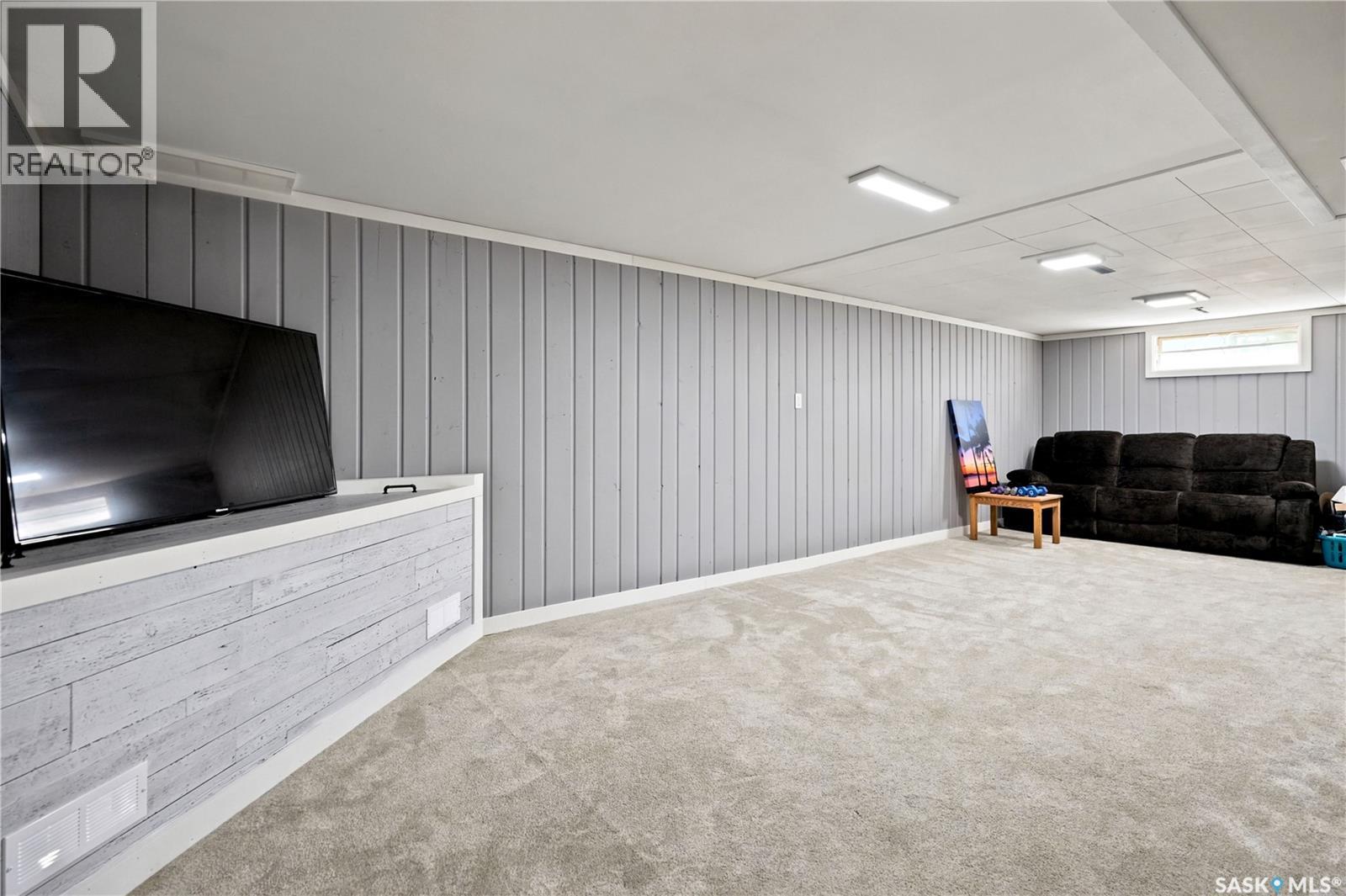 2816 Queen Street, Regina, SK - Indoor