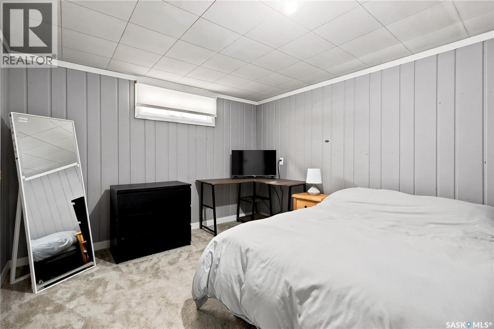 2816 Queen Street, Regina, SK - Indoor Photo Showing Bedroom
