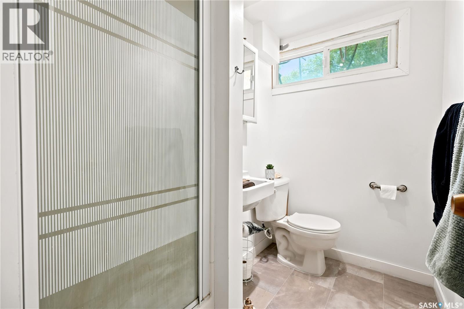 2816 Queen Street, Regina, SK - Indoor Photo Showing Bathroom