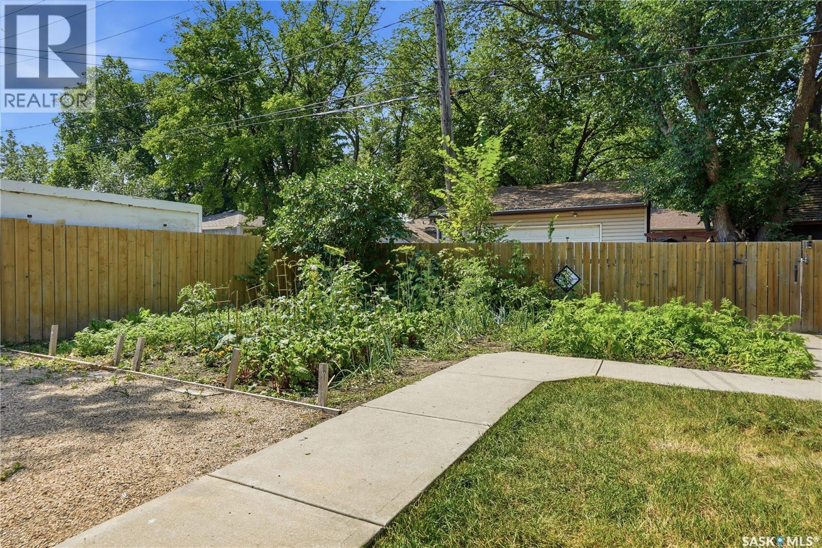 2816 Queen Street, Regina, SK - Outdoor