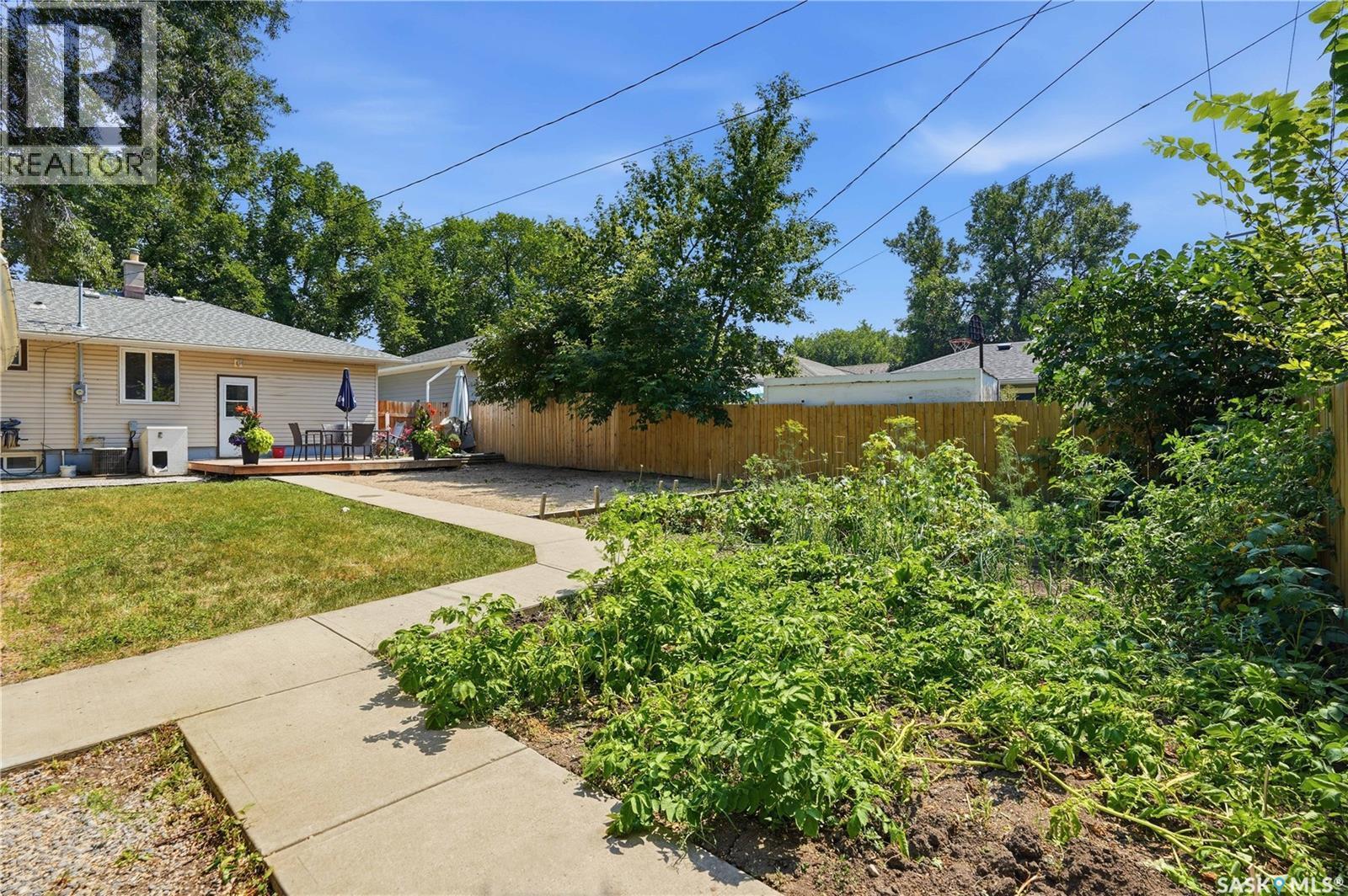 2816 Queen Street, Regina, SK - Outdoor