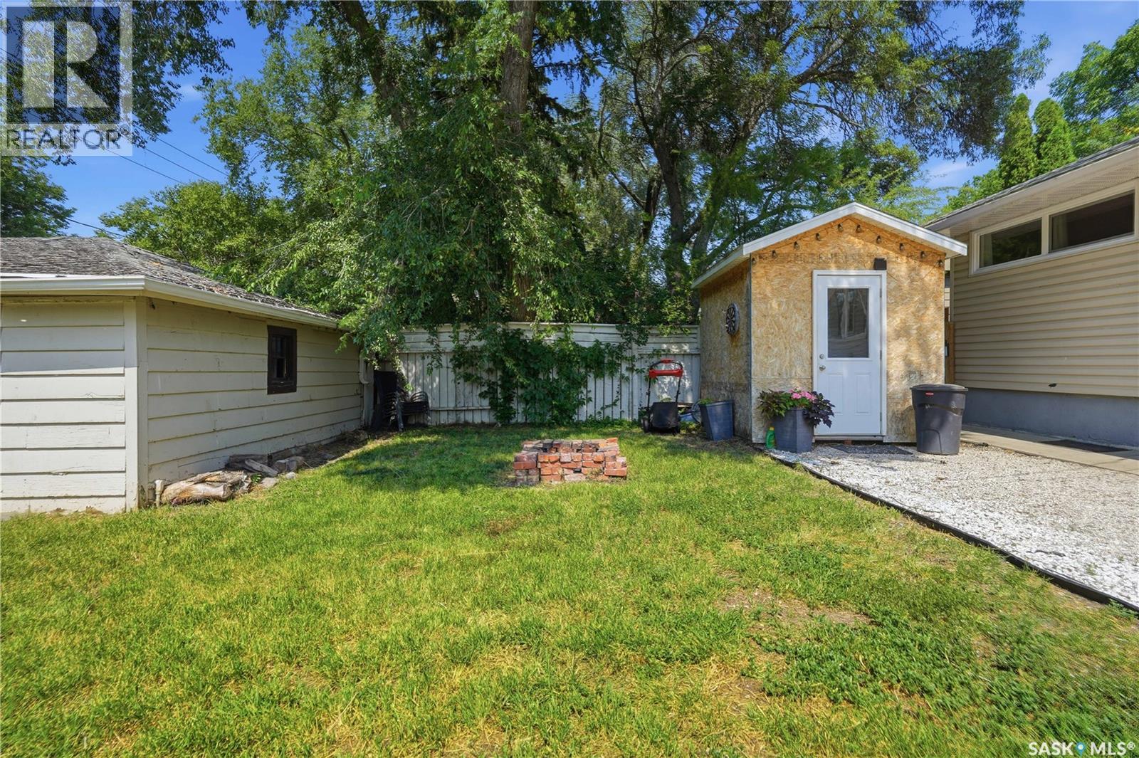 2816 Queen Street, Regina, SK - Outdoor