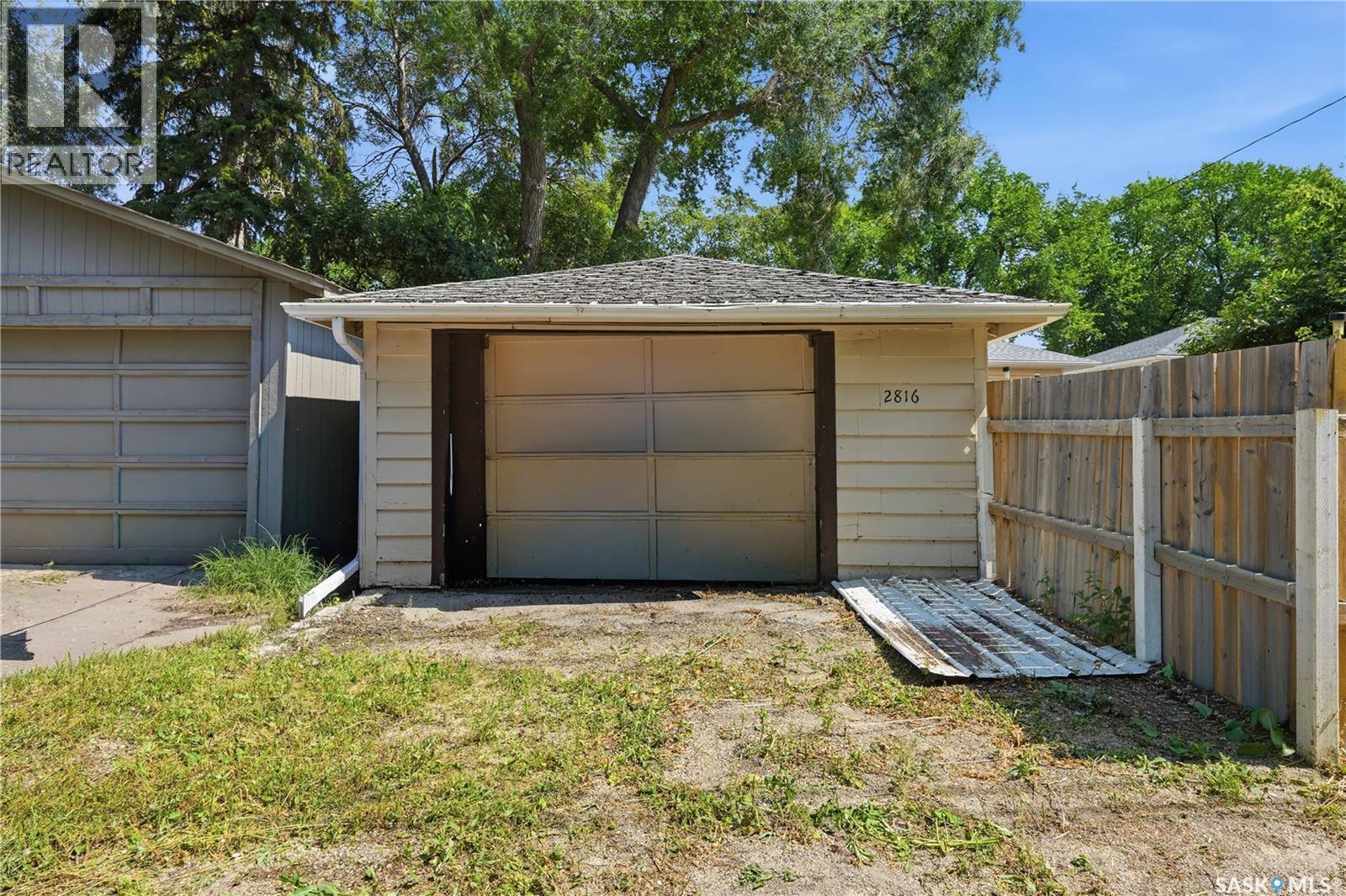 2816 Queen Street, Regina, SK - Outdoor With Exterior