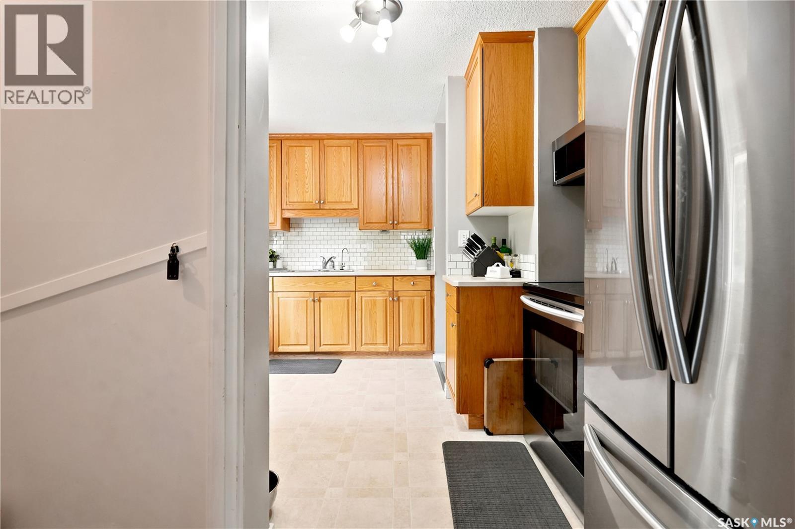 2816 Queen Street, Regina, SK - Indoor Photo Showing Kitchen