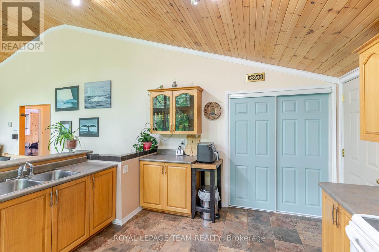 1271 Ramsay Con 3A Road, Mississippi Mills, ON - Indoor Photo Showing Kitchen With Double Sink