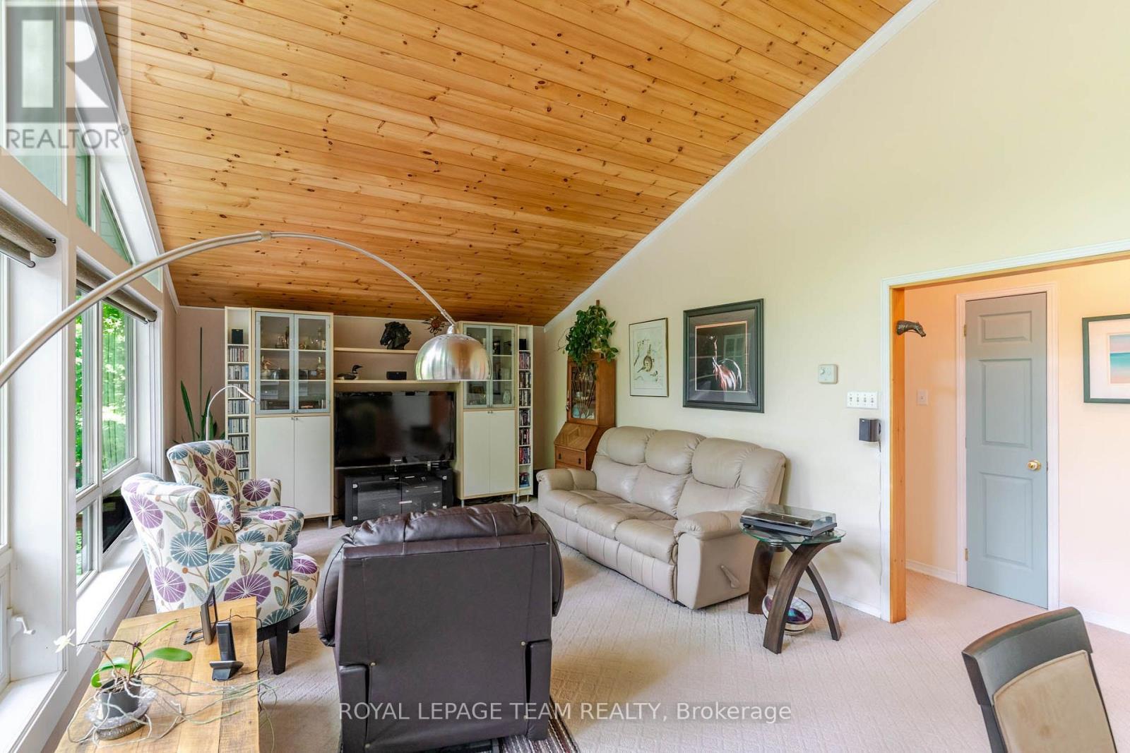 1271 Ramsay Con 3A Road, Mississippi Mills, ON - Indoor Photo Showing Living Room