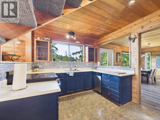 9951 Finn Bay Rd, Powell River, BC - Indoor