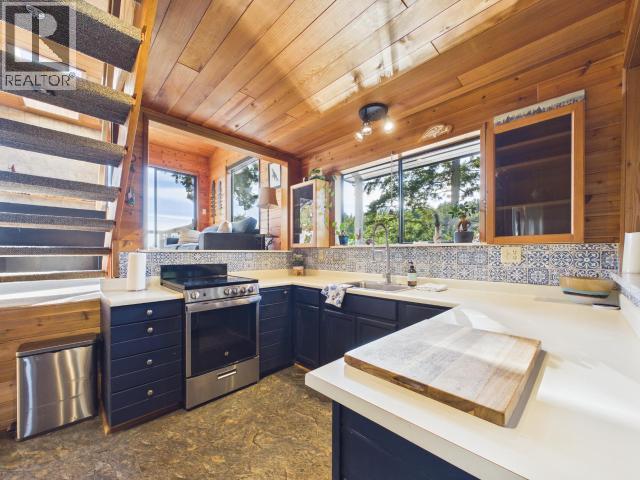 9951 Finn Bay Rd, Powell River, BC - Indoor Photo Showing Kitchen