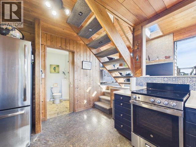 9951 Finn Bay Rd, Powell River, BC - Indoor