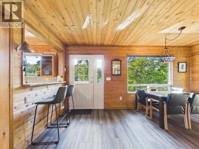 9951 Finn Bay Rd, Powell River, BC - Indoor Photo Showing Dining Room