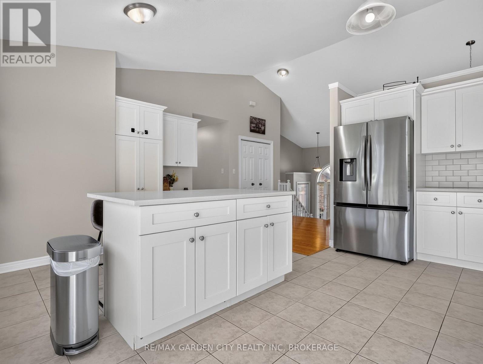 828 Foss Road, Pelham (Fenwick), ON - Indoor Photo Showing Kitchen