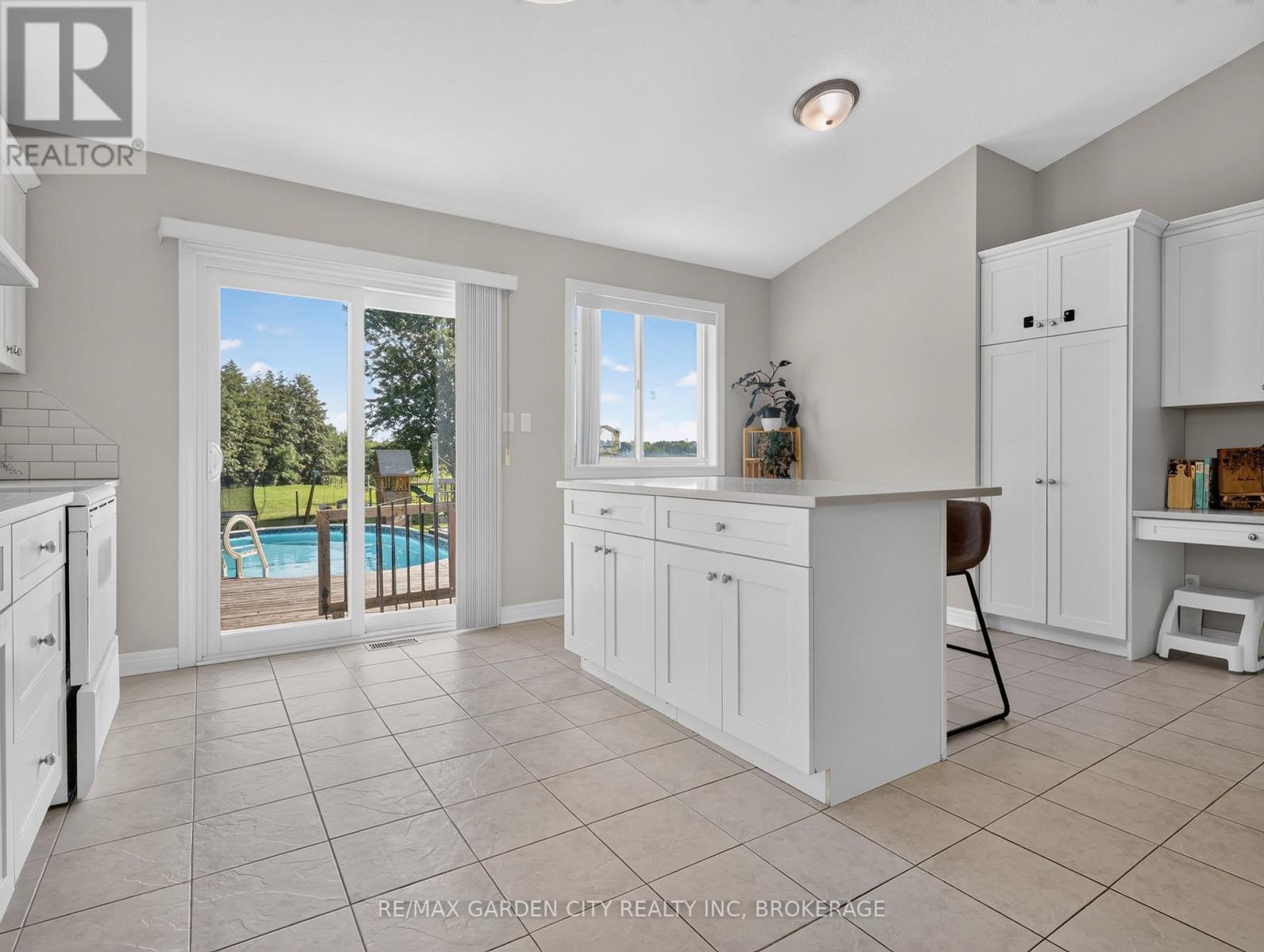 828 Foss Road, Pelham (Fenwick), ON - Indoor