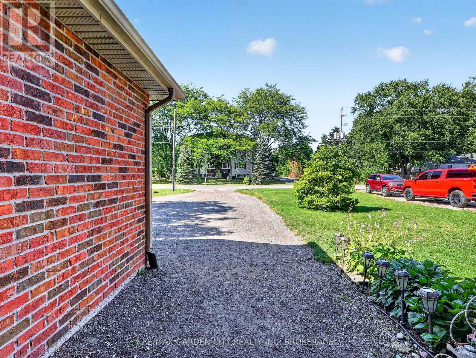 828 Foss Road, Pelham (Fenwick), ON - Outdoor