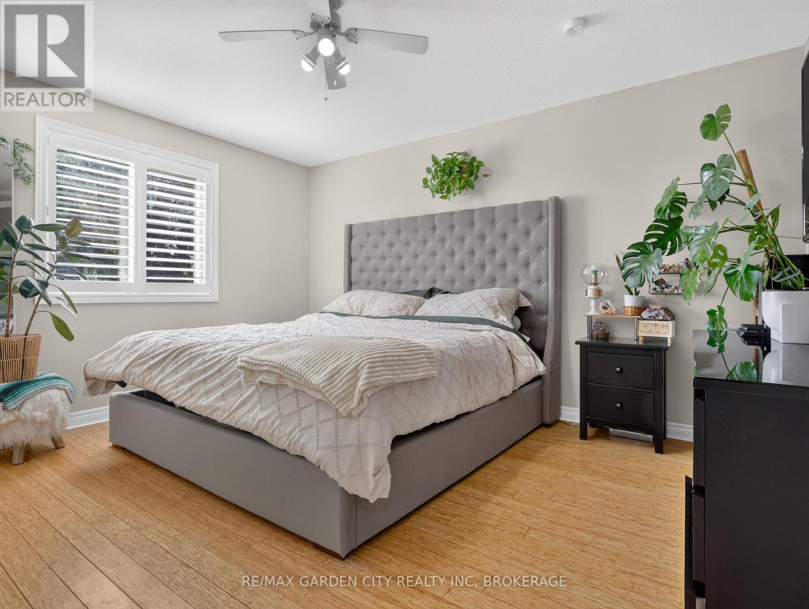 828 Foss Road, Pelham (Fenwick), ON - Indoor Photo Showing Bedroom