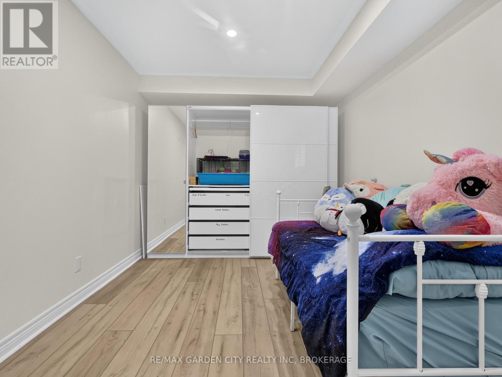 828 Foss Road, Pelham (Fenwick), ON - Indoor Photo Showing Bedroom