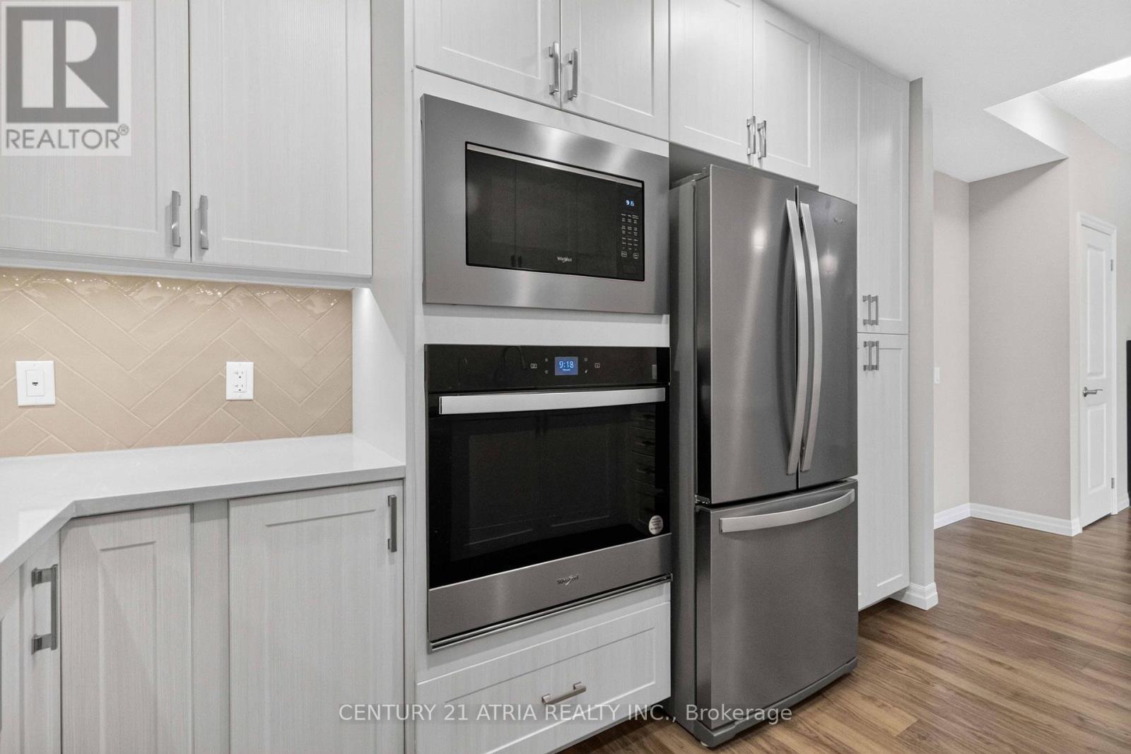 306 - 460 William Graham Drive, Aurora, ON - Indoor Photo Showing Kitchen With Stainless Steel Kitchen
