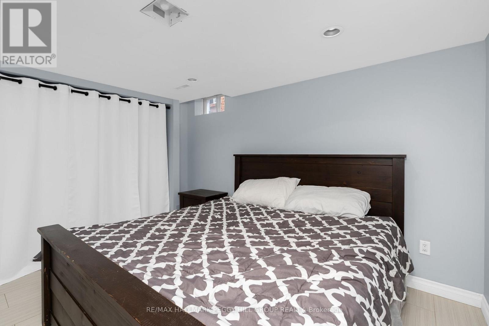 44 Knicely Road, Barrie, ON - Indoor Photo Showing Bedroom